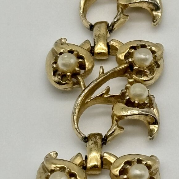 Vintage Bracelet Gold Tone Figural Vines and Leaves Faux Pearls Centers Unsigned - Picture 3 of 13